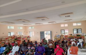 Sen. Fadahunsi Distributes over 300 bags of rice to PDP Leader, members in Osun East
