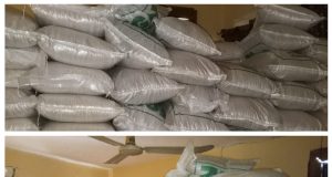 Sen. Fadahunsi Rolls Out Over 10,000 Bags of Rice, Cash Aid to Fight Hunger in Osun East